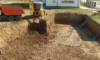 Рытье котлованов под фундамент в Сосновоборске – цена от 2630 руб. за м3 | 2Землекопа-Ссб