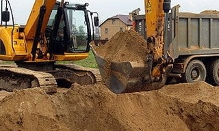 Выкопать яму экскаватором в Сосновоборске от 947 руб. - 2Землекопа-Ссб
